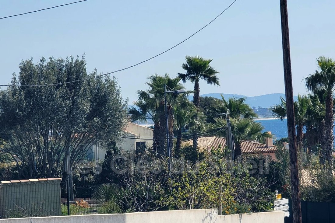 Villa in Carqueiranne, Provence-Alpes-Côte d'Azur, France 2 - 17433672