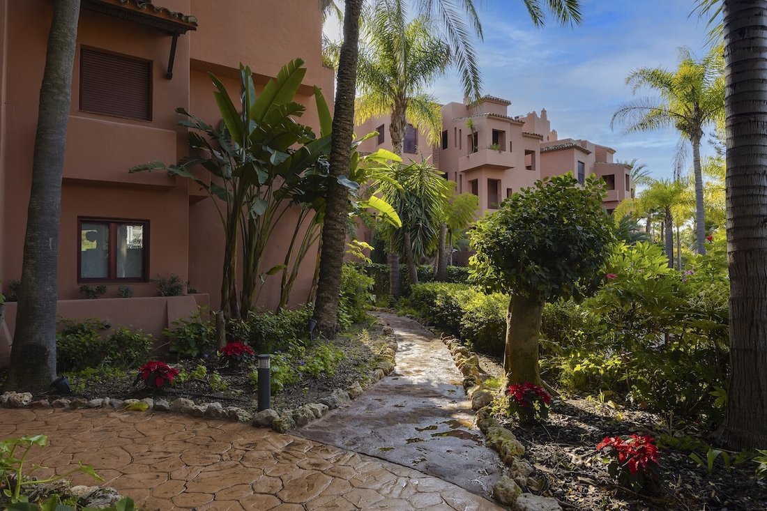 Apartment in Marbella, Andalusia, Spain 4 - 17449266