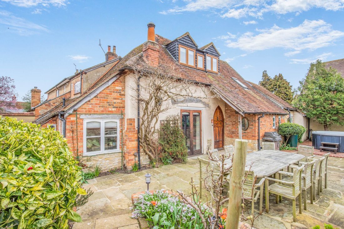 House in Haddenham, England 4 - 17449536