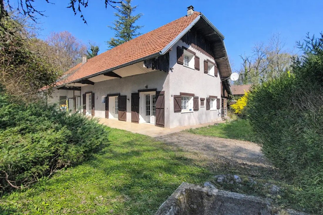Estate in Cusy, Auvergne-Rhône-Alpes, France 1 - 17449045
