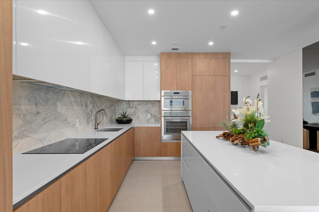 Condo in Miami, Florida, United States 3 - 17449222