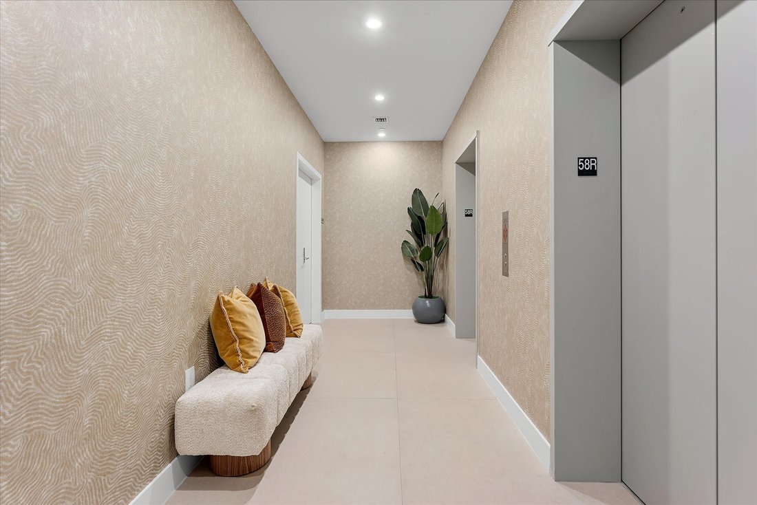 Condo in Miami, Florida, United States 1 - 17449222