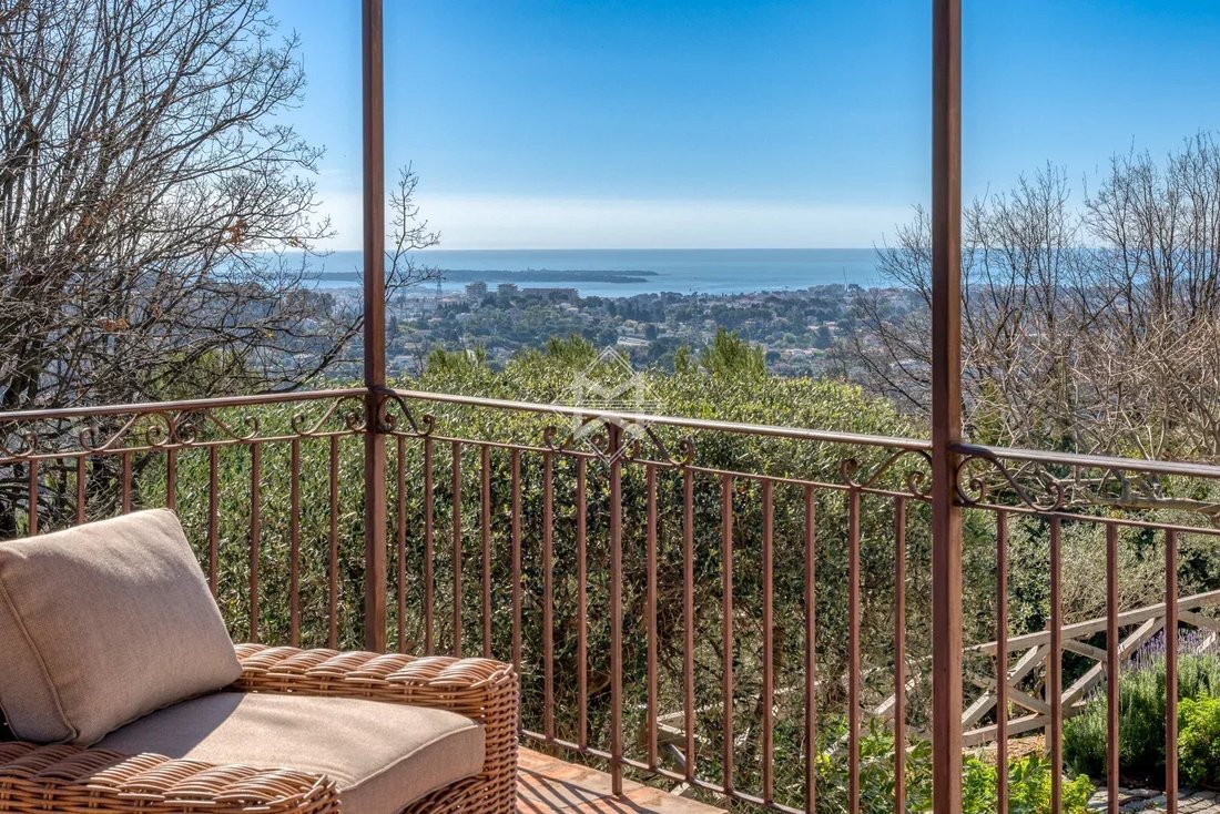 Villa in Mougins, Provence-Alpes-Côte d'Azur, France 3 - 17449477