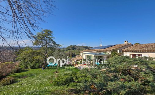 Villa in Bois Fleuri-Chevre d'Or-Saint Philippe, Biot, France 1