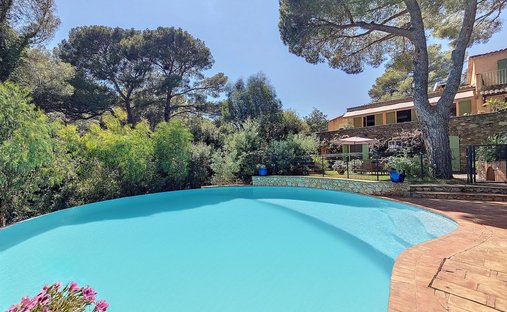 Castle in Sud, Cavalaire-sur-Mer, France 1