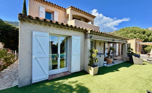 House in Sud, Cavalaire-sur-Mer, France 1