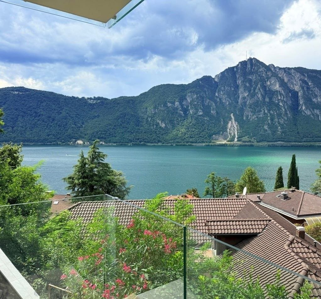Villa in Campione d'Italia, Lombardy, Italy 1 - 17357437