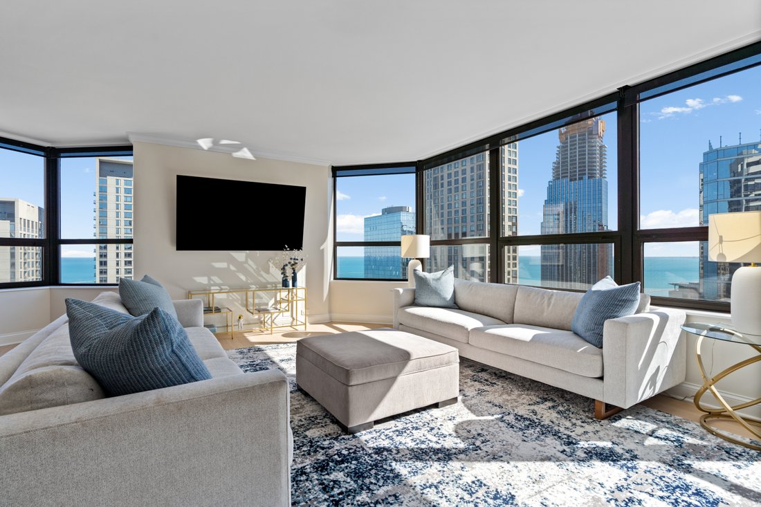 Sophisticated Residence Designed For Both In Chicago, Illinois, United ...