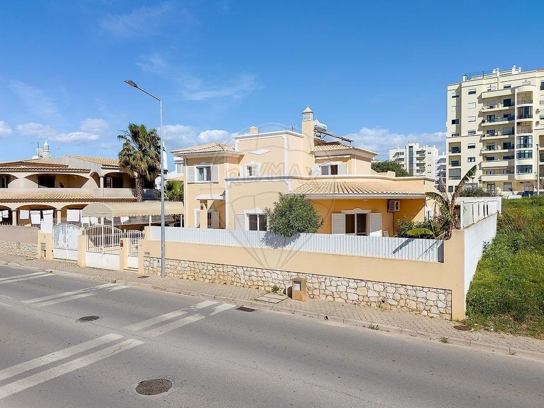 Villa in Portimao, Algarve, Portugal 1 - 17450058