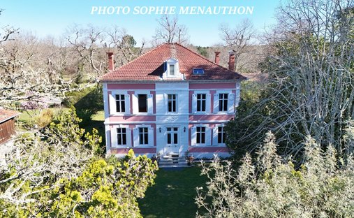 House in Saint-Julien-en-Born, Nouvelle-Aquitaine, France 1