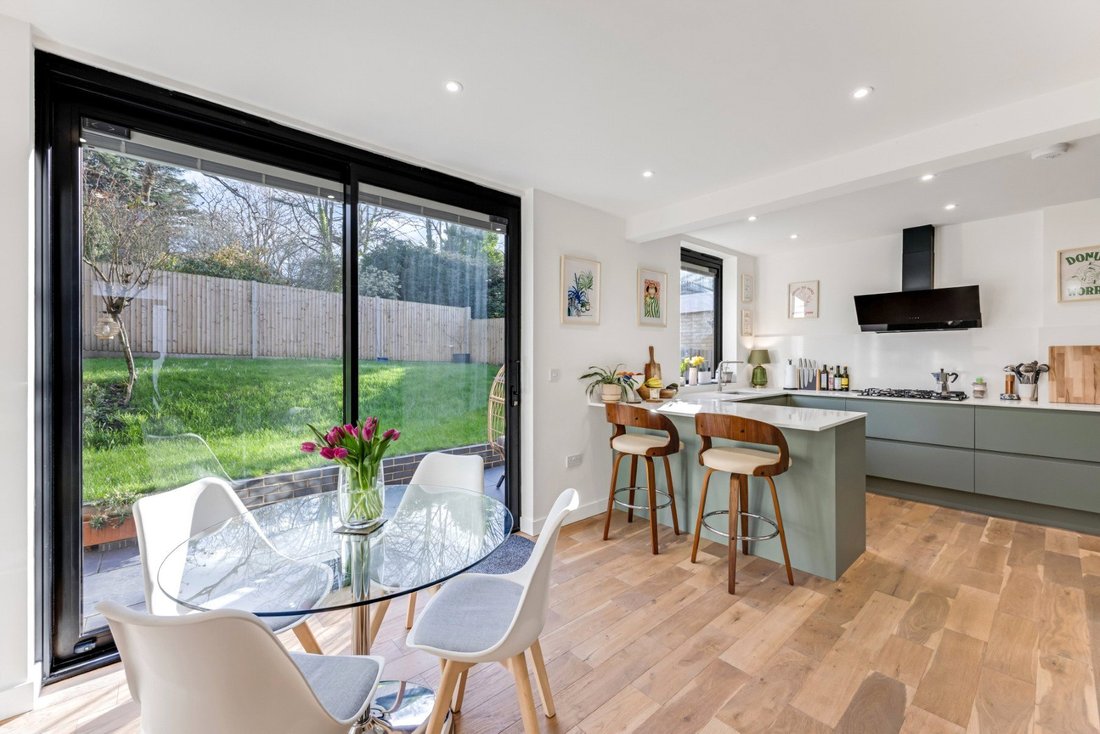House in Holly Village, Haringey, England 2 - 17459995