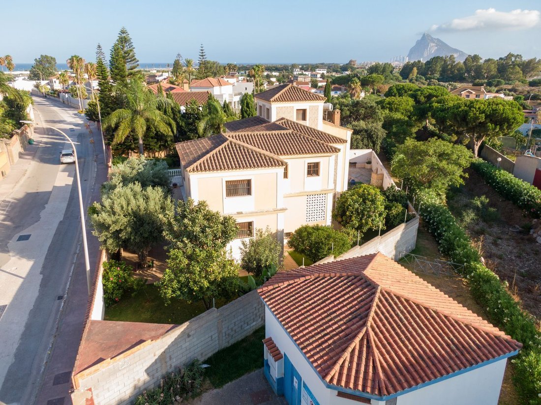 Villa in La Linea de la Concepcion, Andalusia, Spain 3 - 17463538