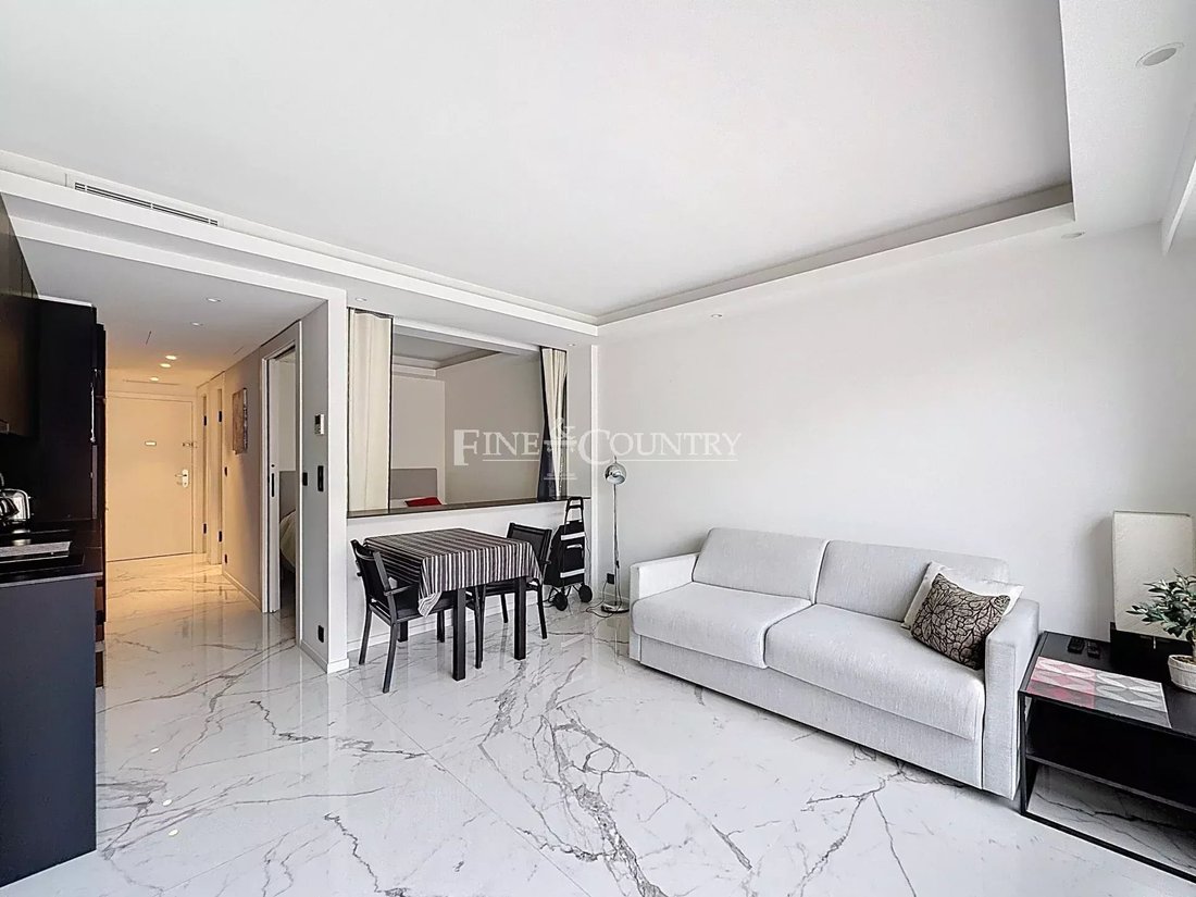 Apartment in Saint Nicolas, Cannes, France 4 - 17450647