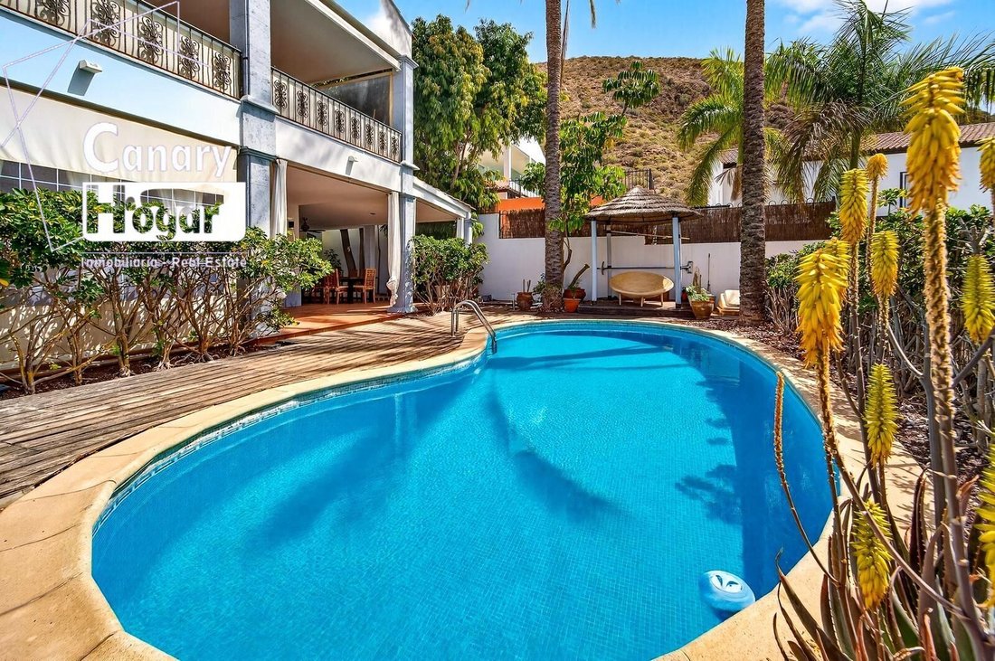 Villa in Los Cristianos, Canary Islands, Spain 2 - 17460309