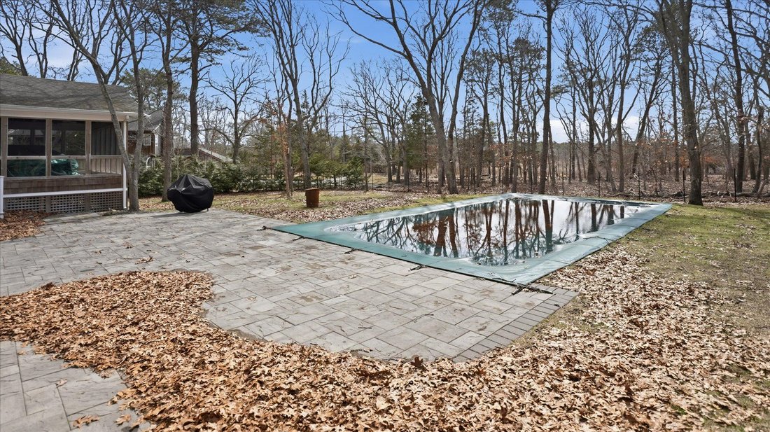 Hampton Bays, New York, United States 4 - 17342665