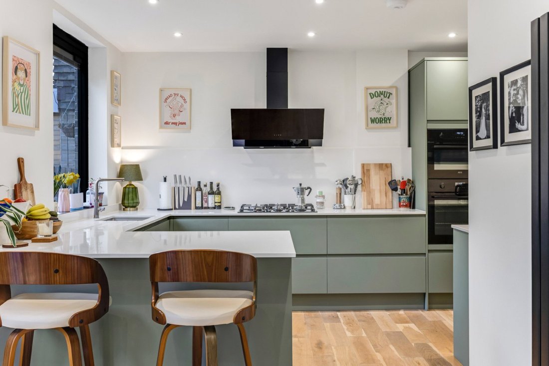 House in Holly Village, Haringey, England 3 - 17459995