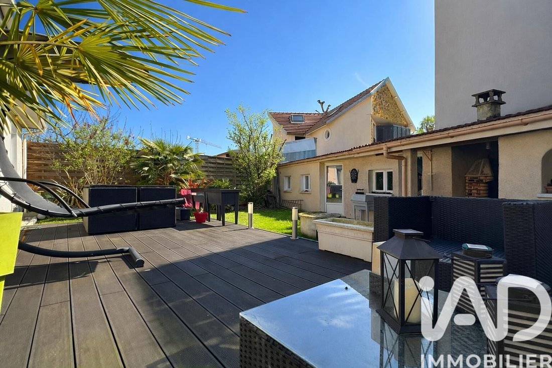House in Champigny-sur-Marne, Ile-de-France, France 2 - 17459864
