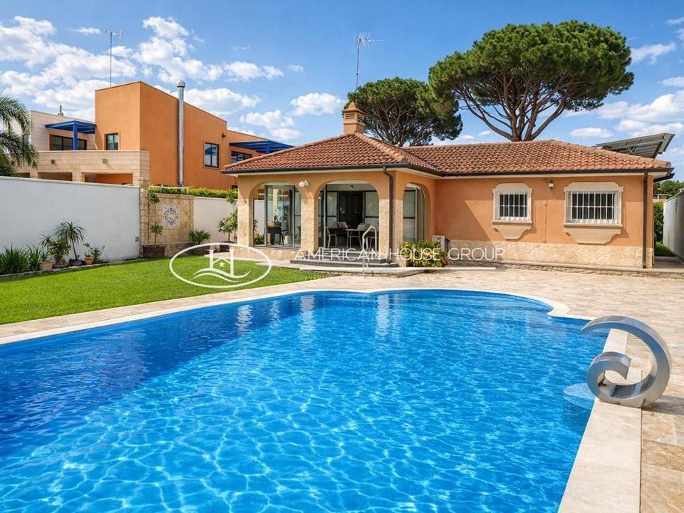 Chalet in Chiclana de la Frontera, Andalusia, Spain 1 - 17444434
