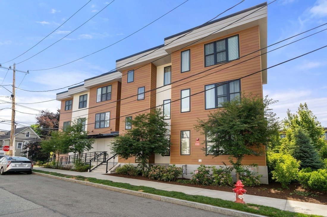 Condo in Newton, Massachusetts, United States 2 - 17458556