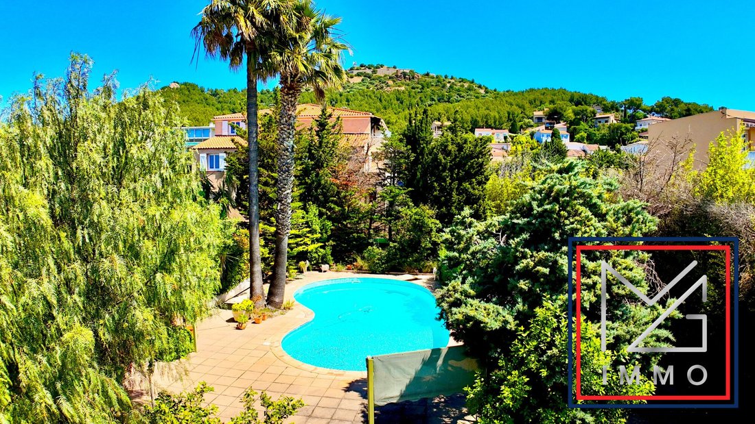Villa in Six-Fours-les-Plages, Provence-Alpes-Côte d'Azur, France 1 - 17460775