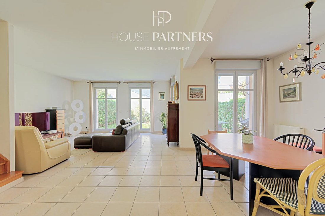 House in Marly-le-Roi, Ile-de-France, France 3 - 17459035