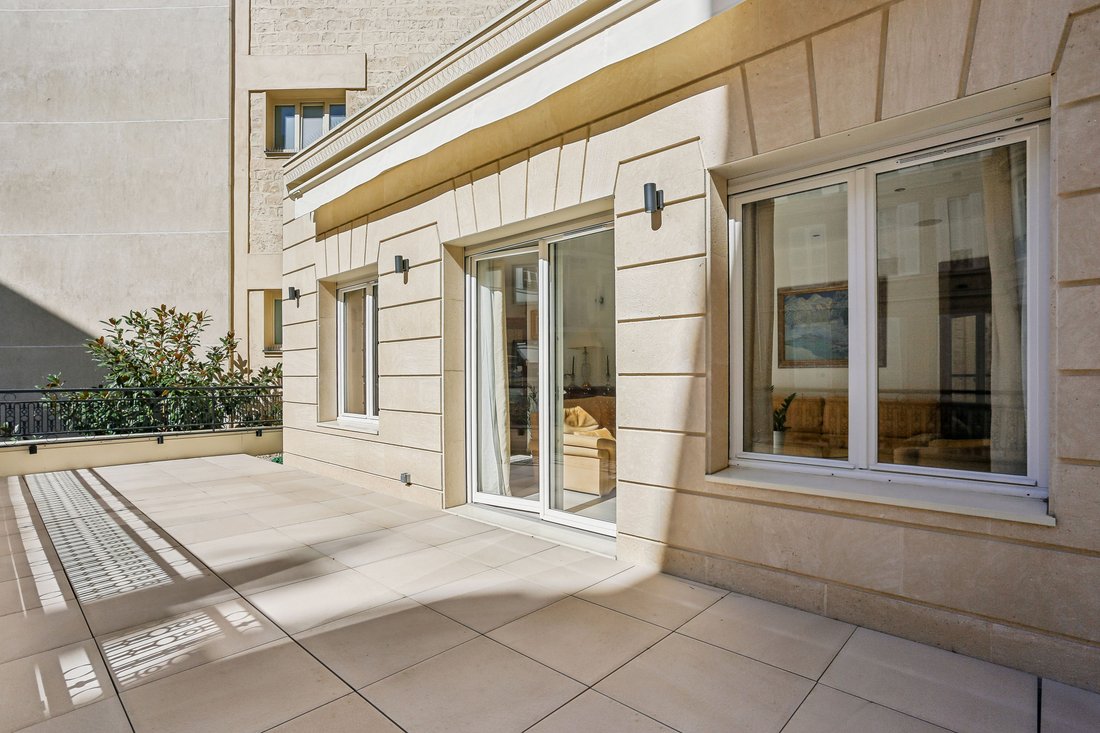 Apartment in Hoche-Friedland, Paris 8e Arrondissement, Paris 2 - 17451809