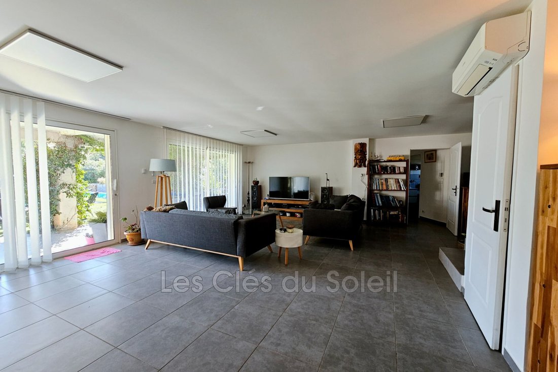 Villa in Montfort-sur-Argens, Provence-Alpes-Côte d'Azur, France 4 - 17456948