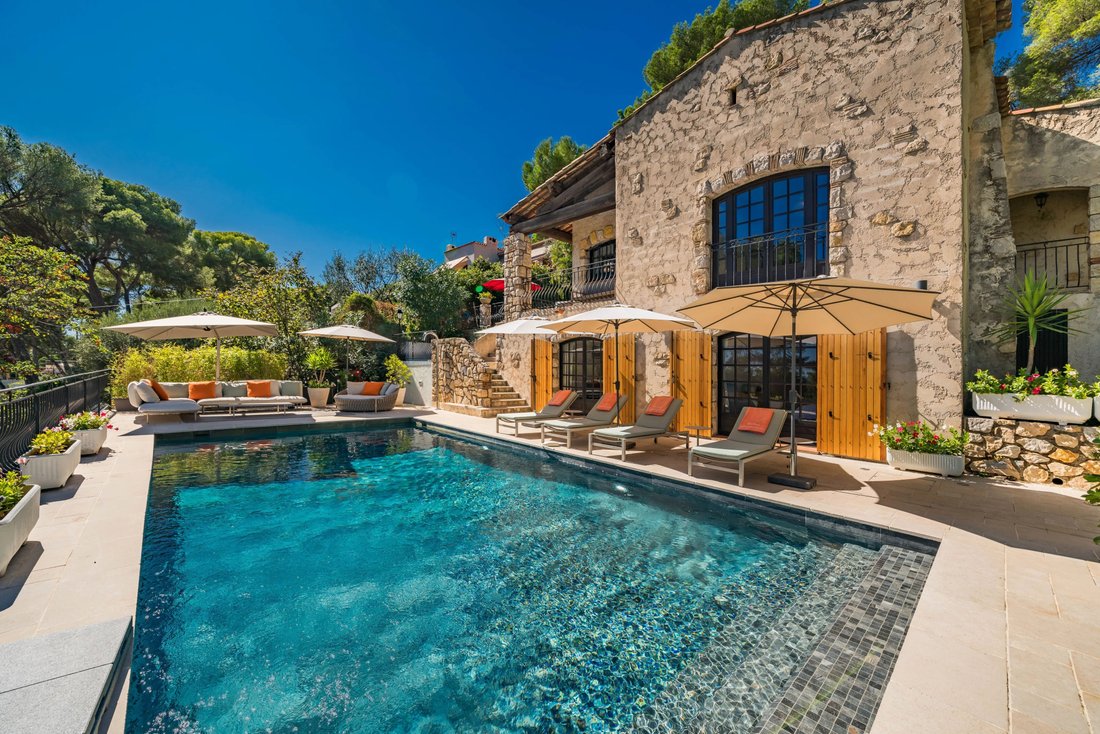 Villa in Antibes, Provence-Alpes-Côte d'Azur, France 1 - 17451498