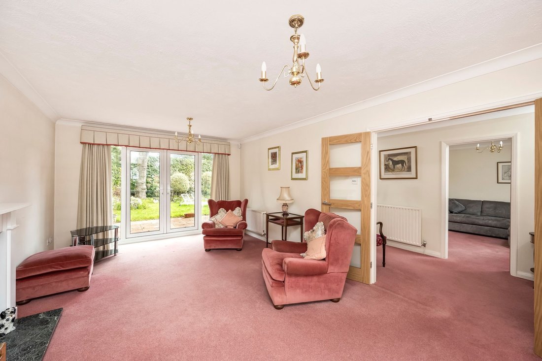 House in Whitemans Green, England 2 - 17454569