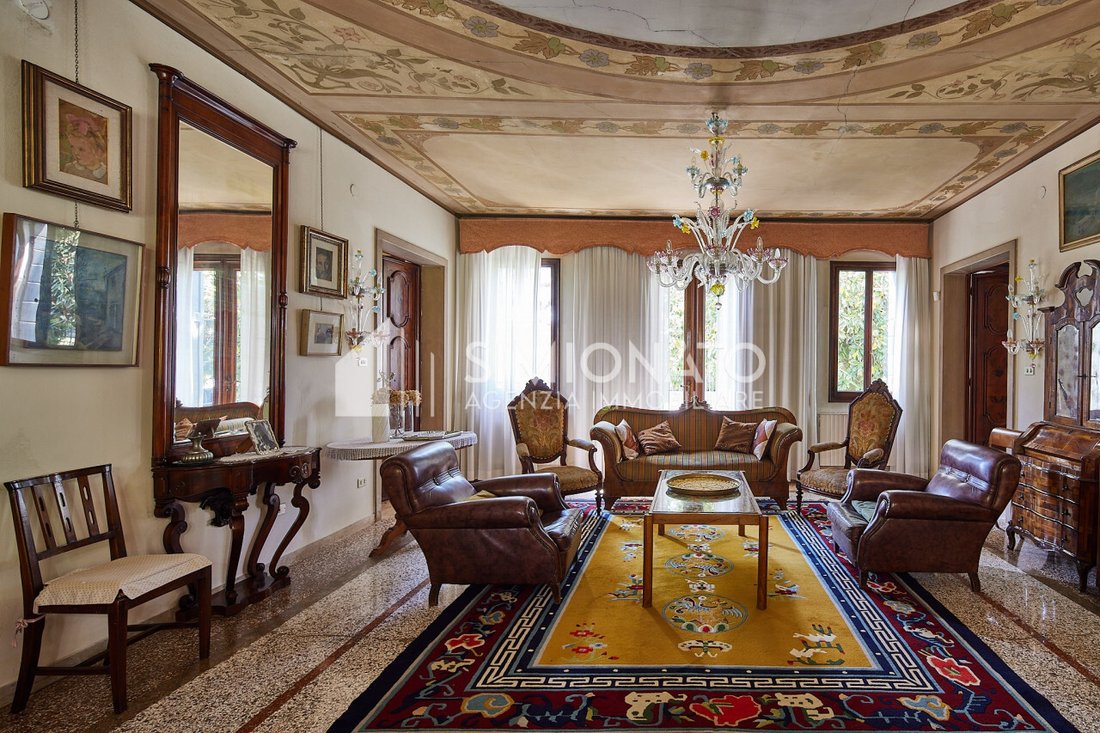 Villa in Mirano, Veneto, Italy 1 - 17298220