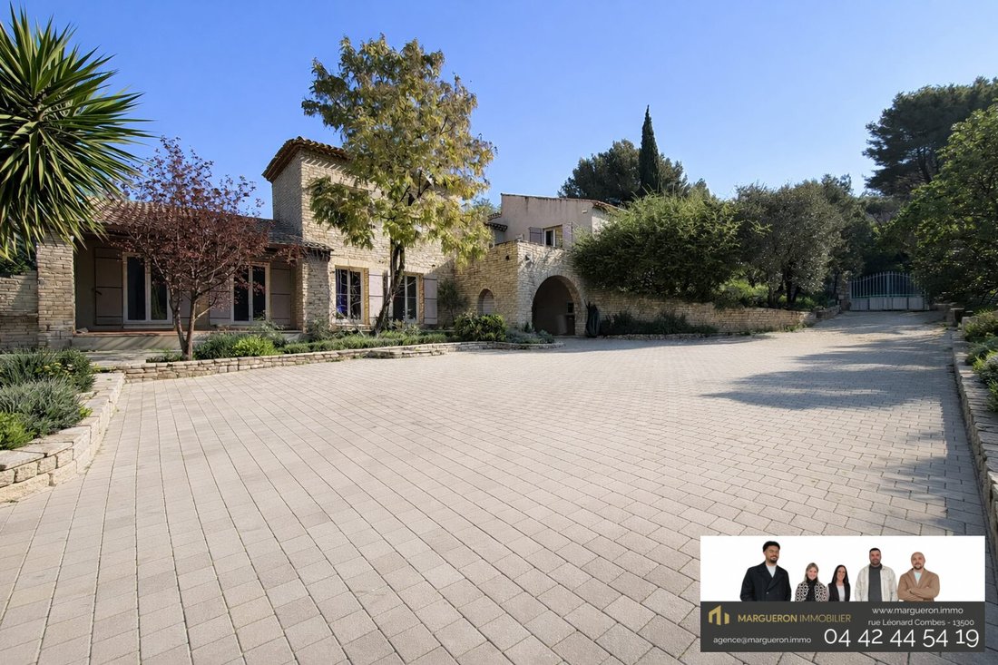 House in Saint-Mitre-les-Remparts, Provence-Alpes-Côte d'Azur, France 3 - 17456368