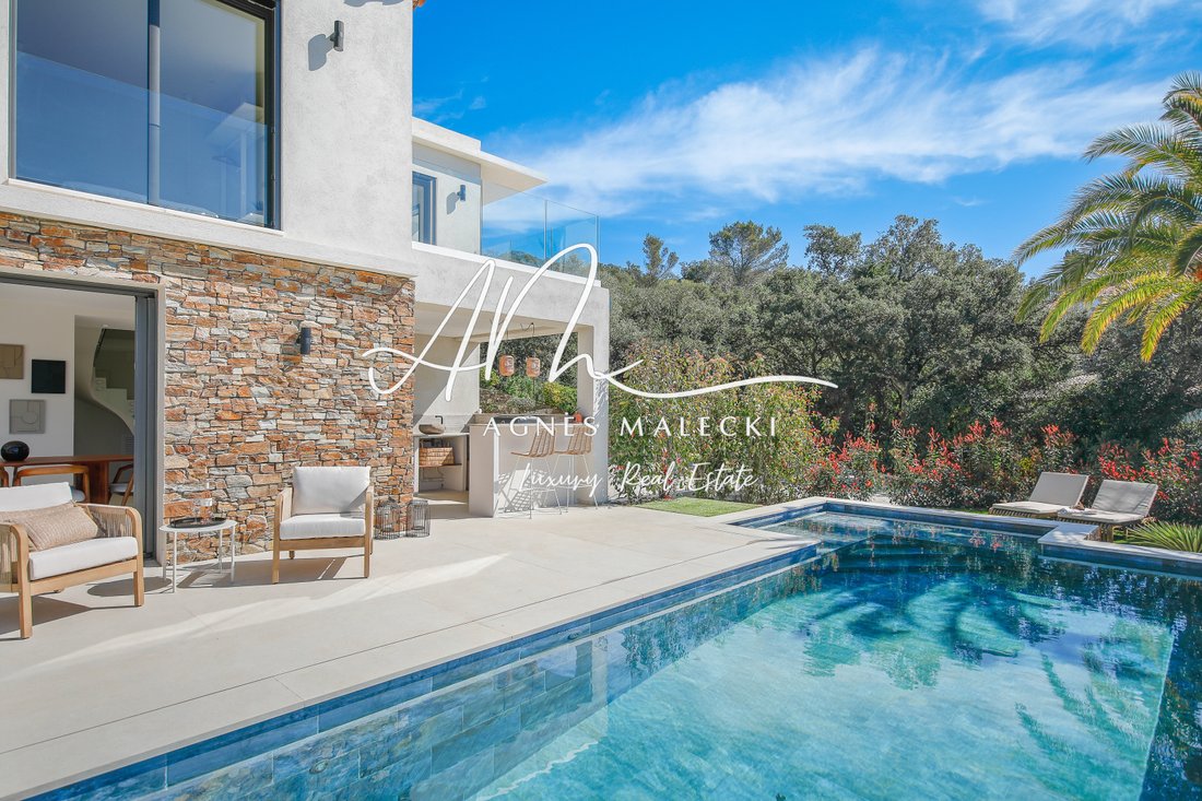 Estate in La Croix-Valmer, Provence-Alpes-Côte d'Azur, France 4 - 17451389
