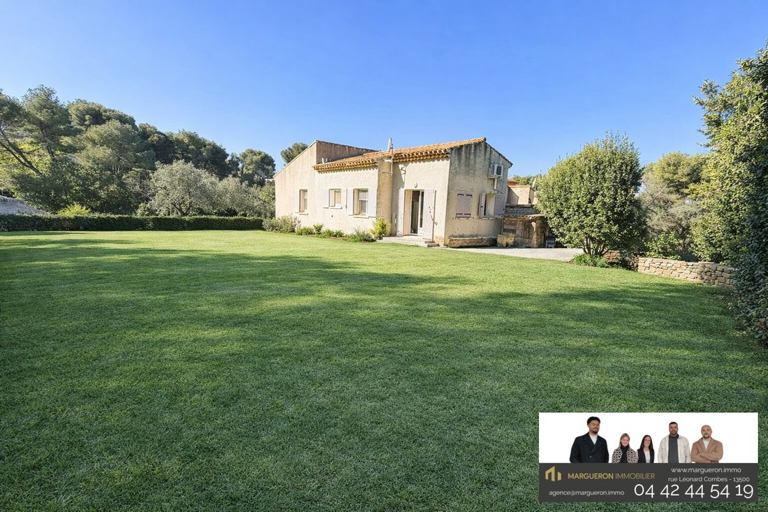 House in Saint-Mitre-les-Remparts, Provence-Alpes-Côte d'Azur, France 2 - 17456368