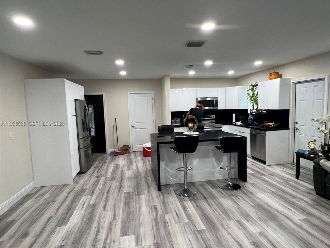 House in Hialeah, Florida, United States 3 - 17453687