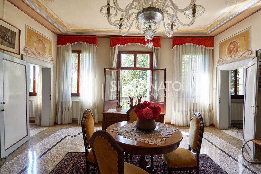 Villa in Mirano, Veneto, Italy 4 - 17298220