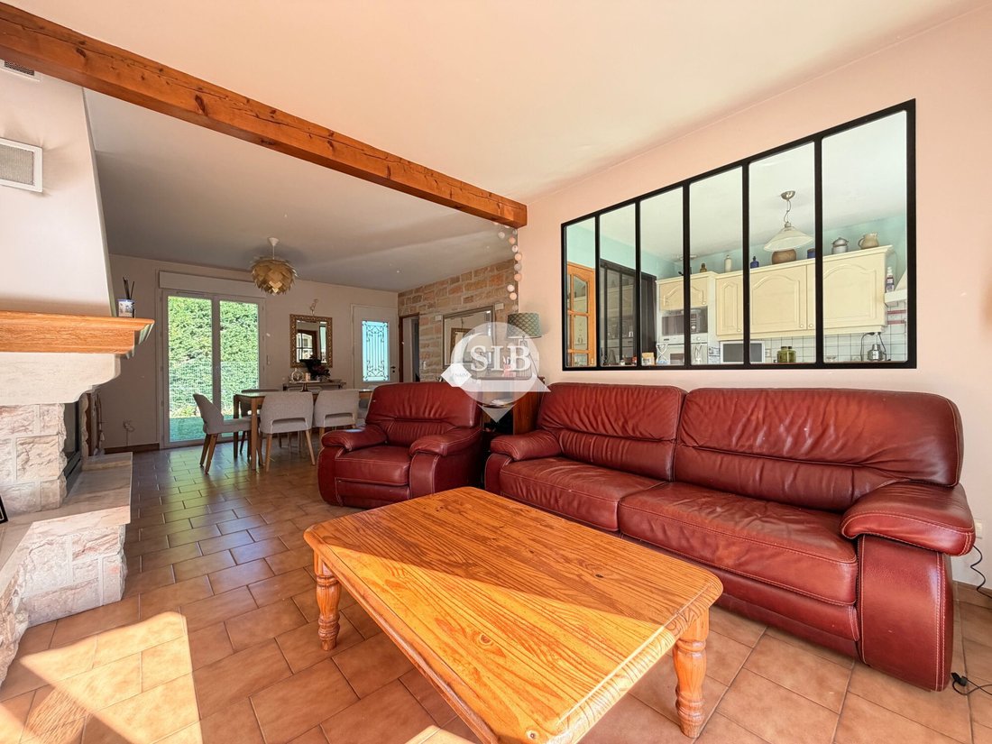 House in La Ville-du-Bois, Ile-de-France, France 3 - 17244852
