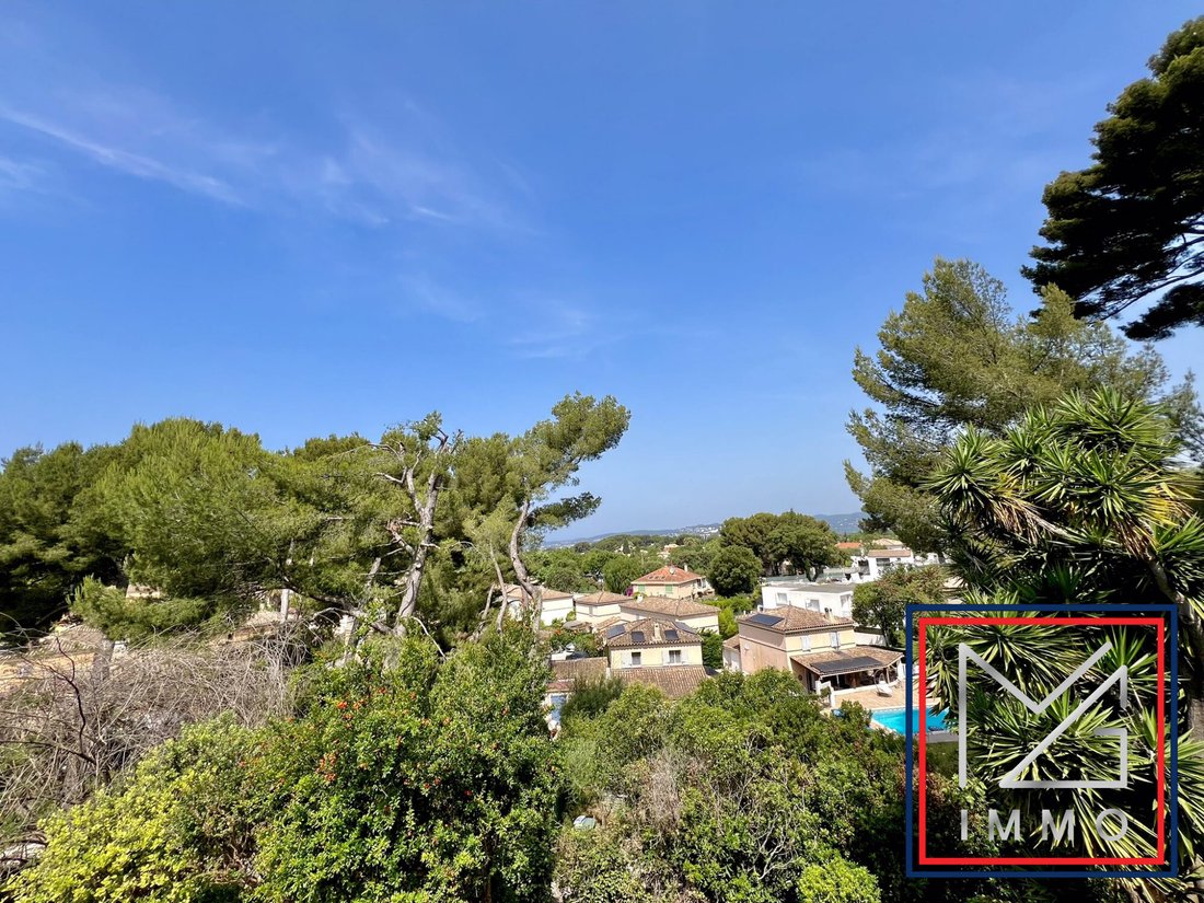 Villa in Sanary-sur-Mer, Provence-Alpes-Côte d'Azur, France 2 - 17460773