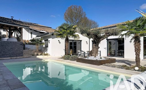 Maison à Neuvicq, Nouvelle-Aquitaine, France 1