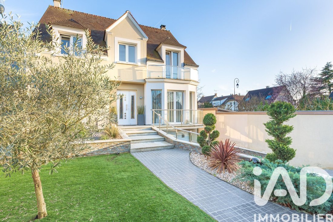 House in Champigny-sur-Marne, Ile-de-France, France 1 - 17459838