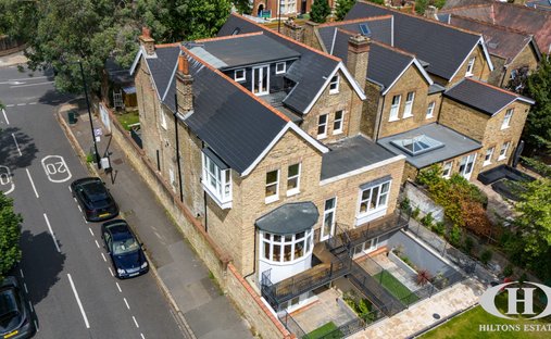 Apartment in Charing Cross, Westminster, England 1
