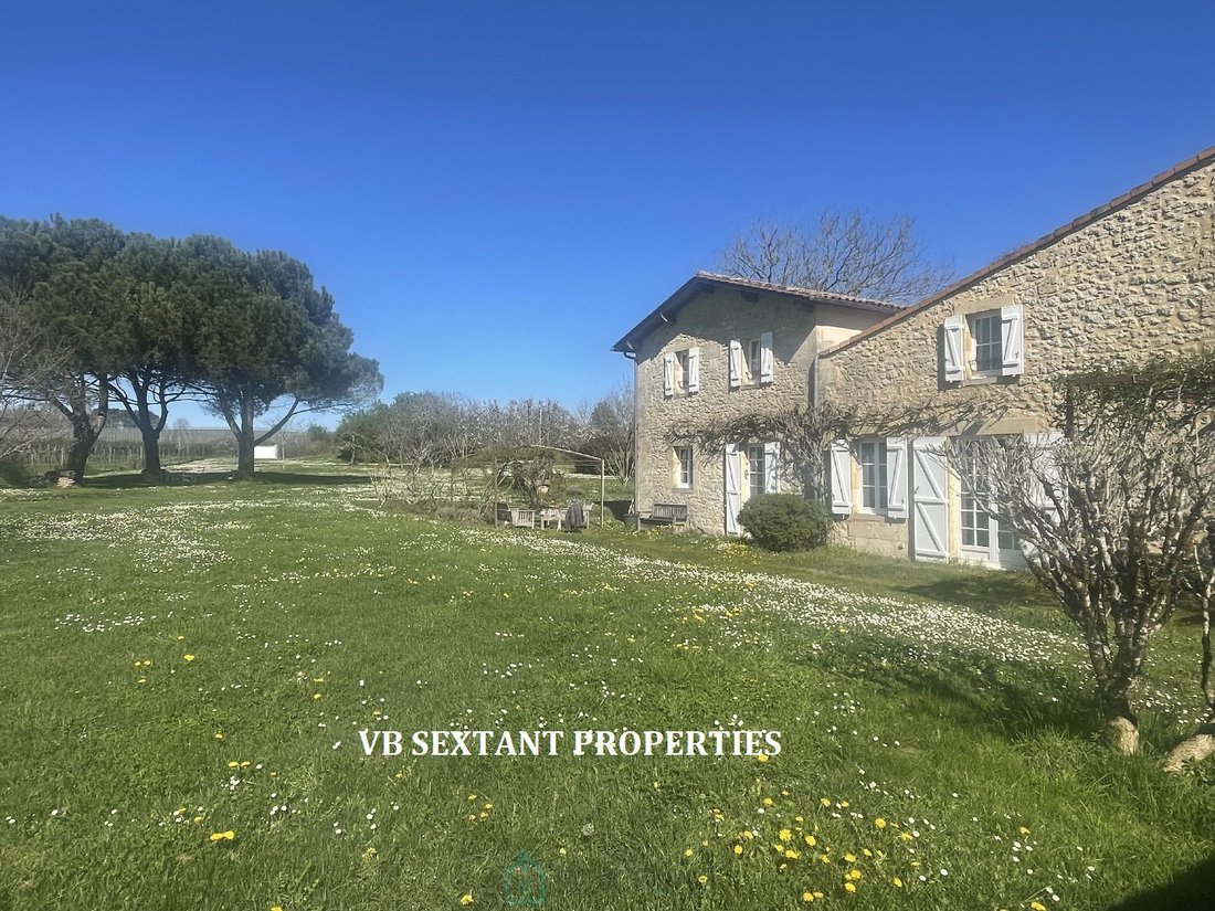 Estate in Branne, Nouvelle-Aquitaine, France 1 - 17454988