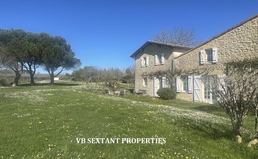 Estate in Branne, Nouvelle-Aquitaine, France 1