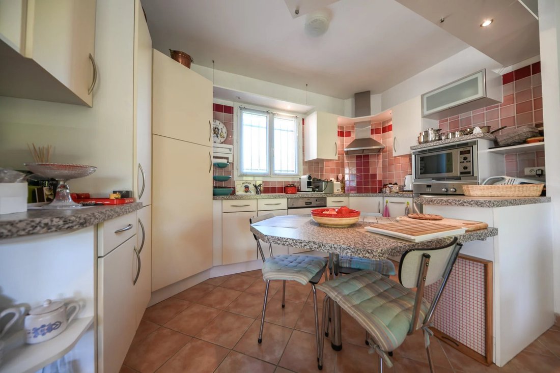 Villa in Uzès, Occitania, France 5 - 17451585