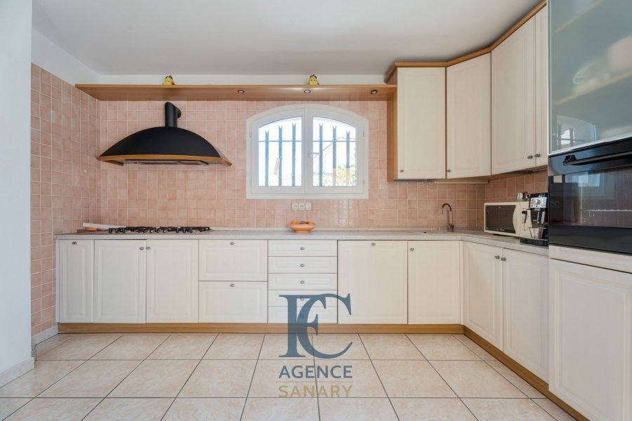 House in Saint-Cyr-sur-Mer, Provence-Alpes-Côte d'Azur, France 4 - 17454334