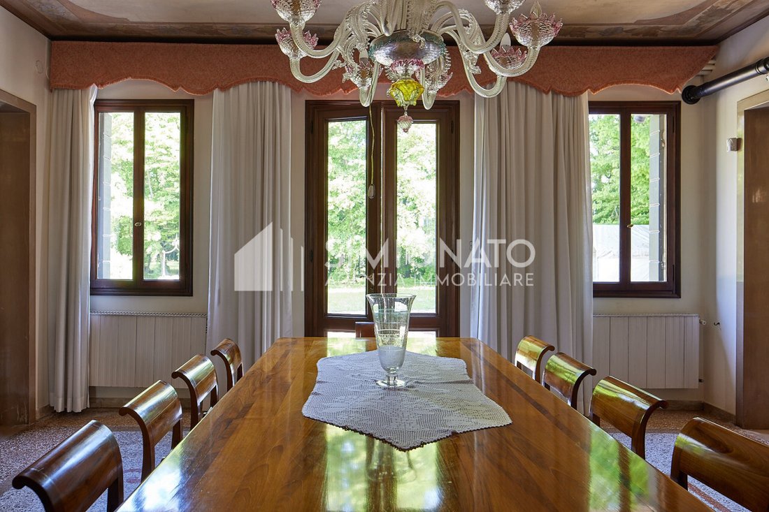 Villa in Mirano, Veneto, Italy 4 - 17298220