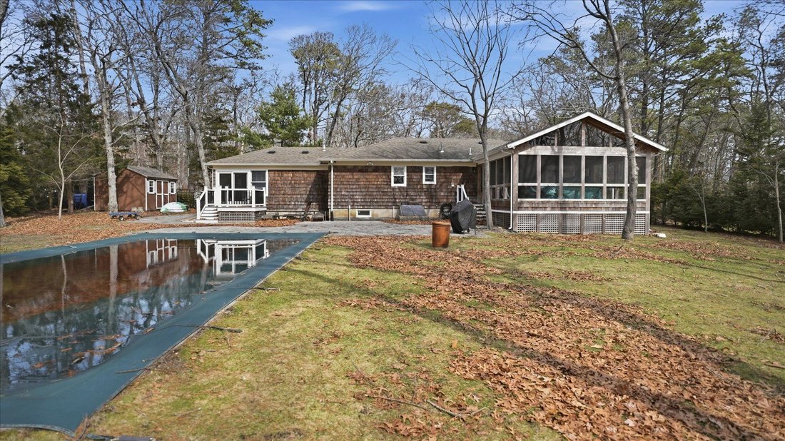 Hampton Bays, New York, United States 3 - 17342665
