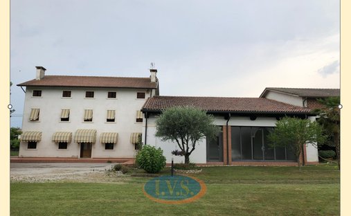 Villa in Montegalda, Veneto, Italy 1