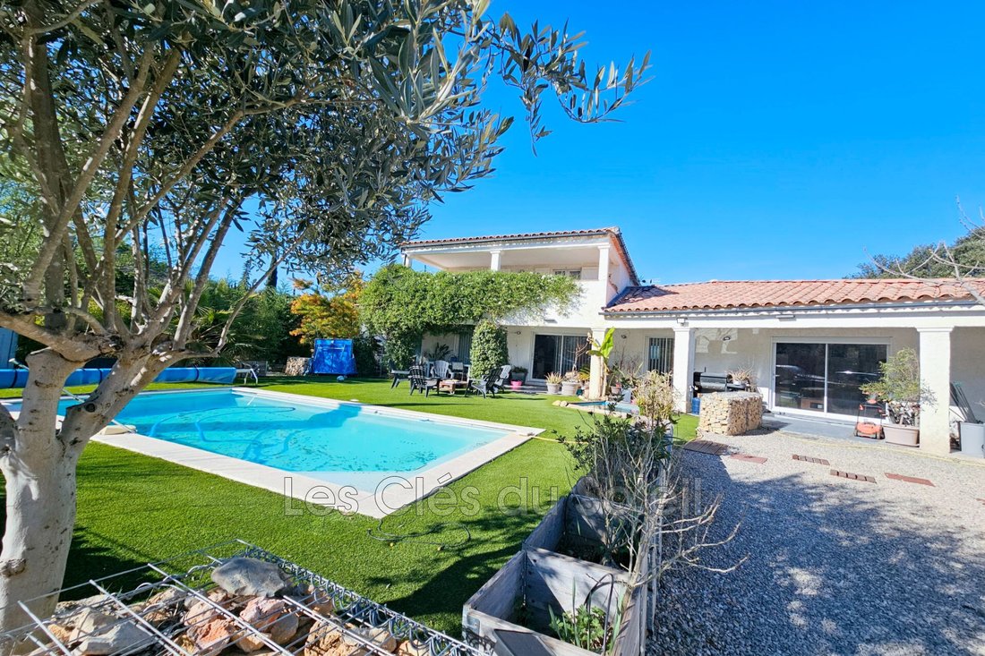 Villa in Montfort-sur-Argens, Provence-Alpes-Côte d'Azur, France 1 - 17456948