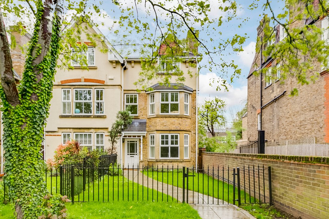 House in Richmond Upon Thames, England 1 - 17451599