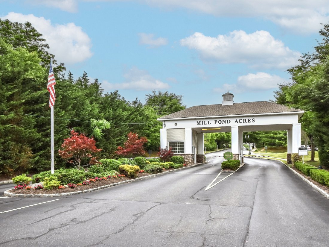 Condo in Port Washington, New York, United States 1 - 17452228